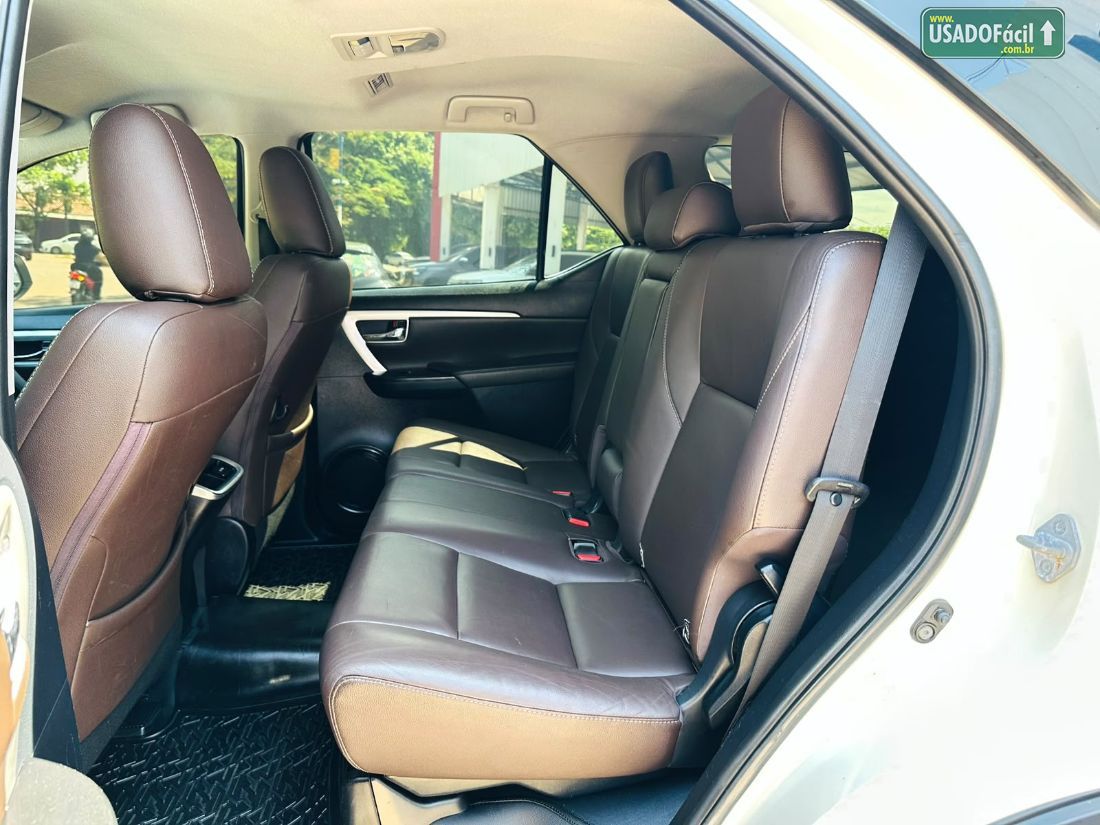 Toyota Hilux SW4 SRX 2.8 4x4 TDI Automático Diesel 2017/2017 — foto 12 de 18