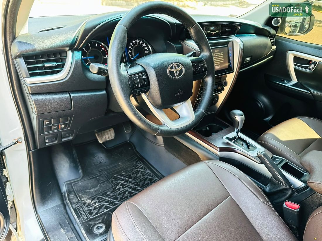 Toyota Hilux SW4 SRX 2.8 4x4 TDI Automático Diesel 2017/2017 — foto 6 de 18