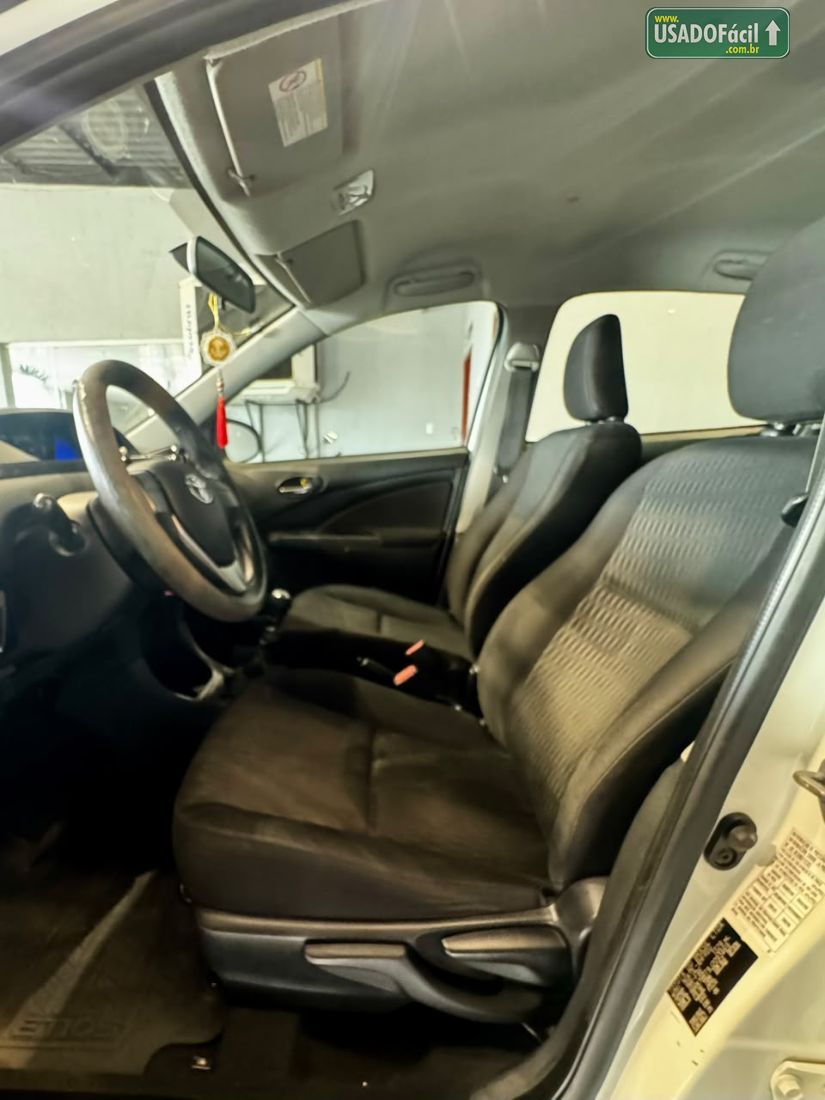 Toyota Etios Hatch X 1.3 Mecânico Flex 2017/2018 — foto 10 de 14