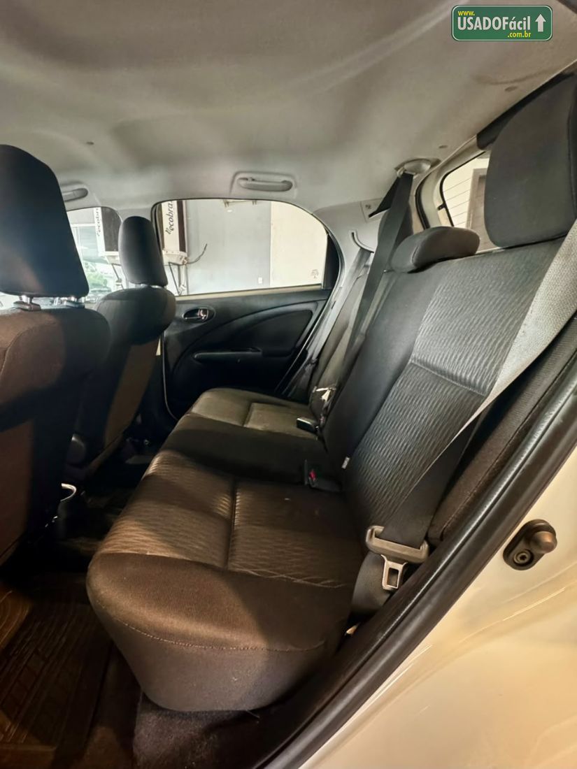 Toyota Etios Hatch X 1.3 Mecânico Flex 2017/2018 — foto 6 de 14