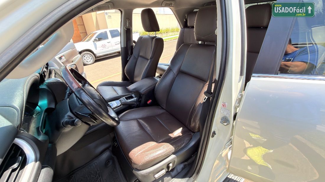 Toyota Hilux SW4 SRX 2.8 4x4 TDI Automático Diesel 2016/2016 — foto 12 de 19