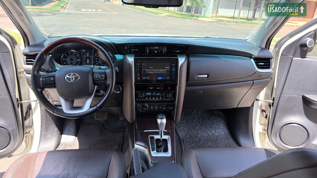 Toyota Hilux SW4 SRX 2.8 4x4 TDI Automático Diesel 2016/2016 — foto 13 de 19