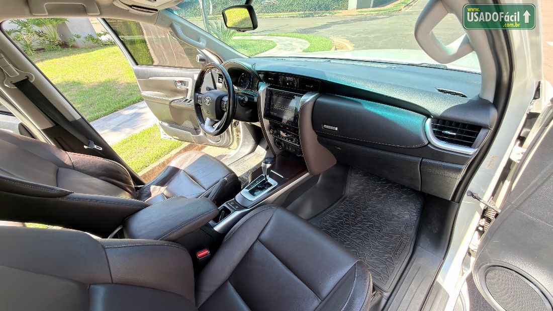 Toyota Hilux SW4 SRX 2.8 4x4 TDI Automático Diesel 2016/2016 — foto 15 de 19