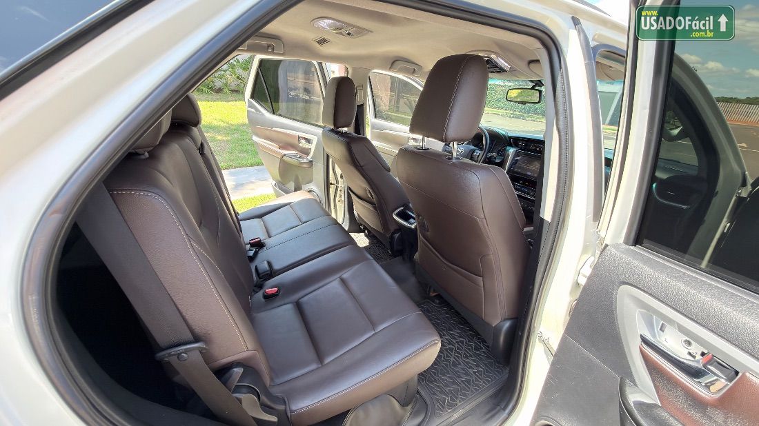 Toyota Hilux SW4 SRX 2.8 4x4 TDI Automático Diesel 2016/2016 — foto 7 de 19