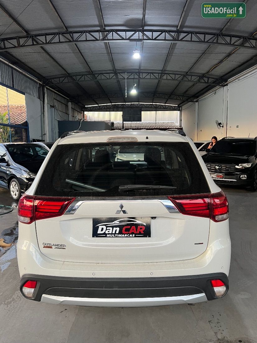 Mitsubishi Outlander 2.2 Automático Diesel 2015/2016 — foto 8 de 16