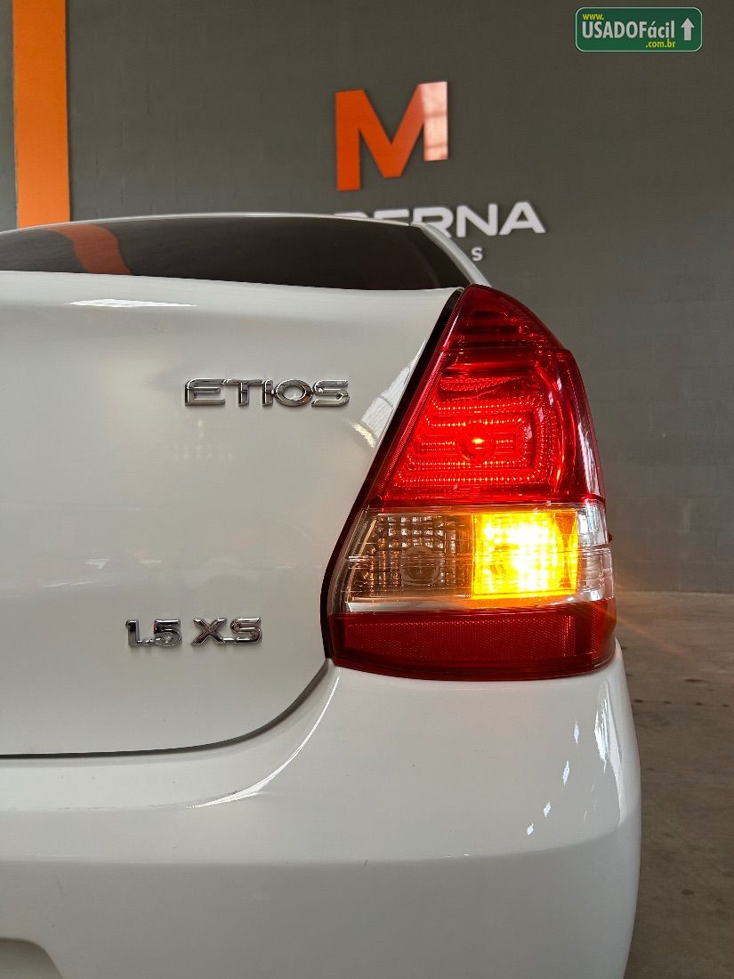 Toyota Etios Sedan XS 1.5 Automático Flex 2017/2018 — foto 6 de 15