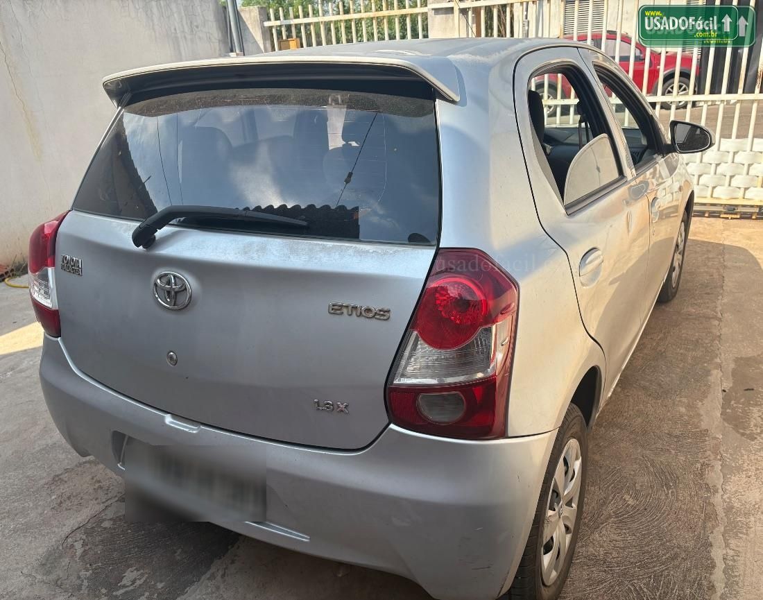TOYOTA Etios Hatch X 1.3 Mecânico Flex 2014/2015 — foto 3 de 12
