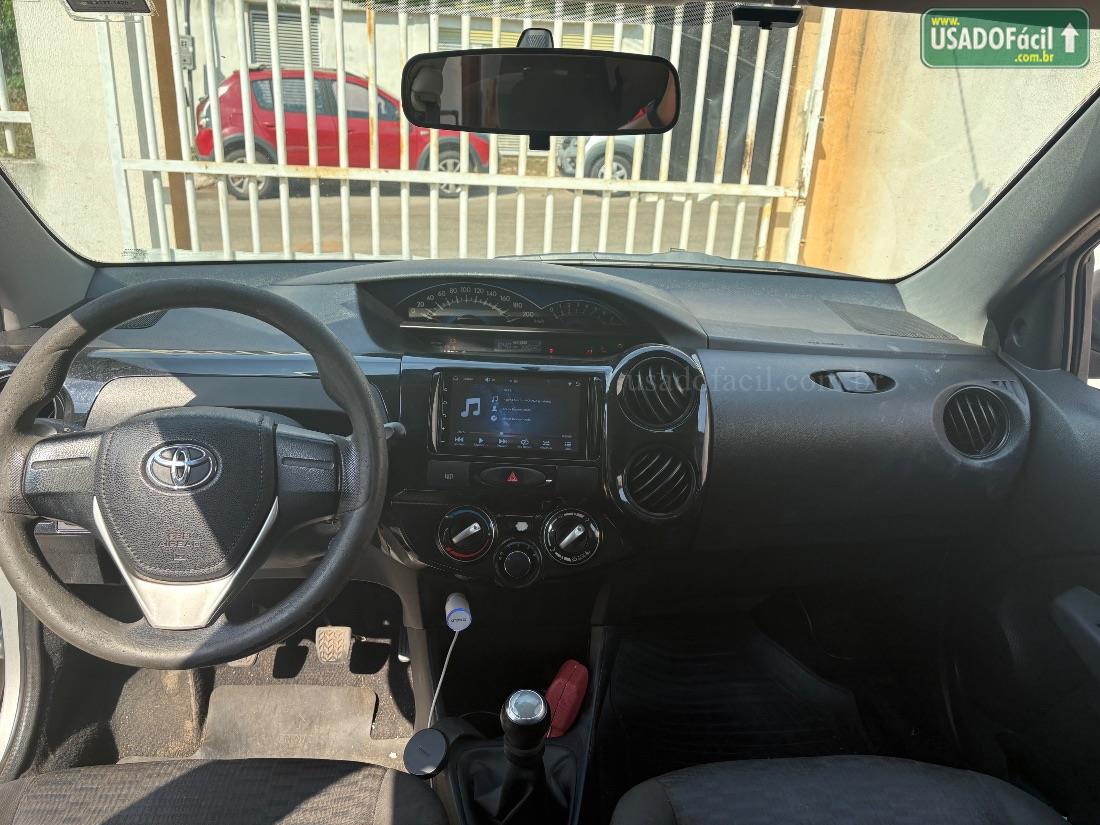 TOYOTA Etios Hatch X 1.3 Mecânico Flex 2014/2015 — foto 10 de 12