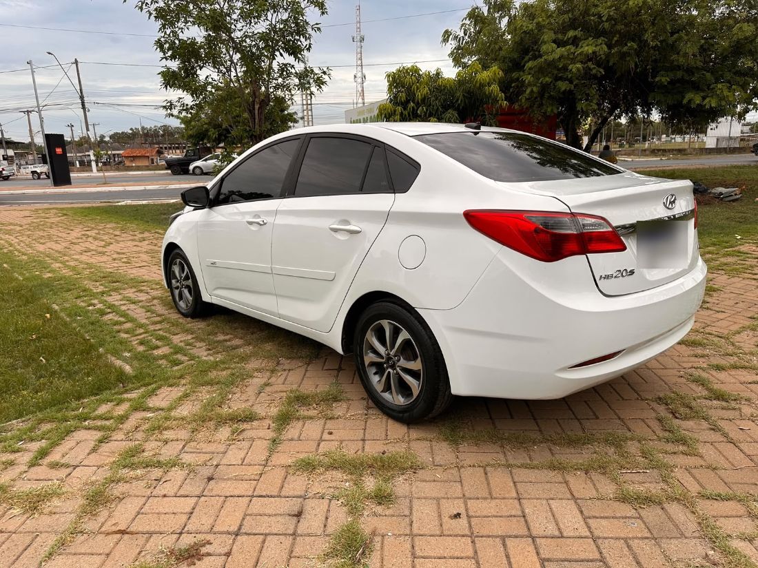 Hyundai HB20S Sedan Comfort Style 1.0 Mecânico Flex 2014/2015 — foto 2 de 12