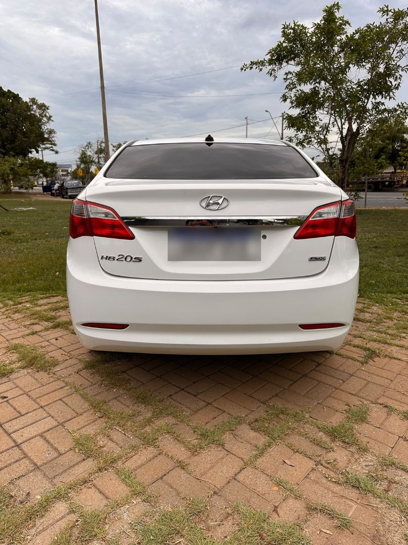 Hyundai HB20S Sedan Comfort Style 1.0 Mecânico Flex 2014/2015 — foto 3 de 12