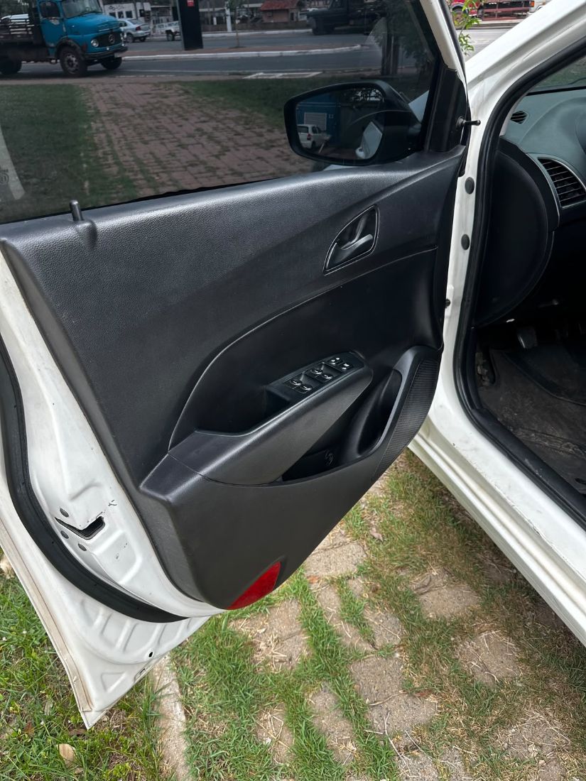 Hyundai HB20S Sedan Comfort Style 1.0 Mecânico Flex 2014/2015 — foto 8 de 12