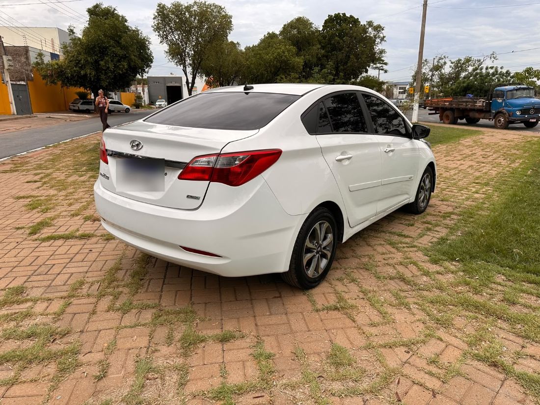 Hyundai HB20S Sedan Comfort Style 1.0 Mecânico Flex 2014/2015 — foto 9 de 12