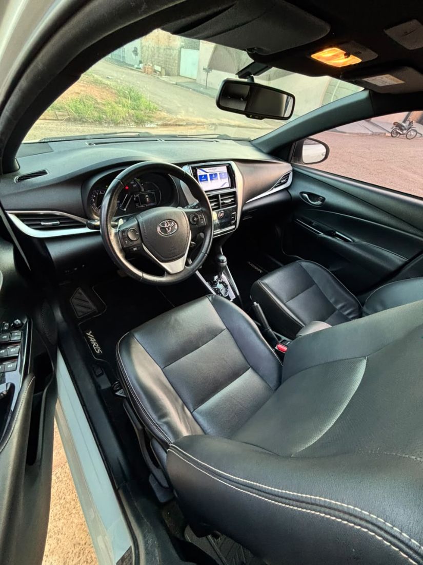 Toyota Yaris Hatch XS 1.5 Automático Flex 2018/2019 — foto 13 de 15