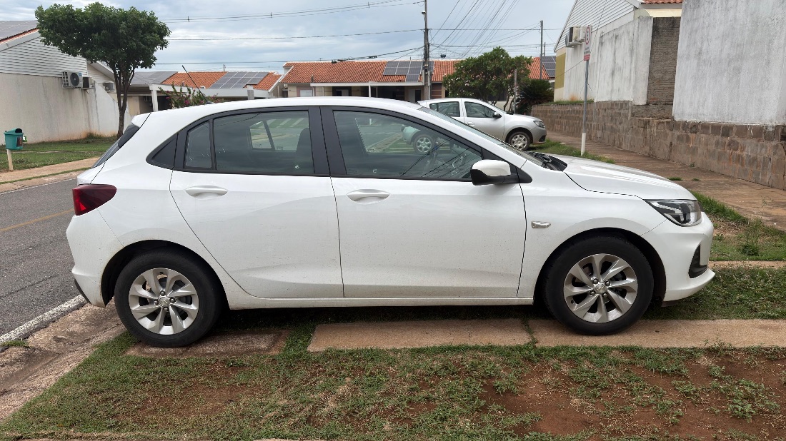 CHEVROLET/GM Onix Hatch LT 1.0 Mecânico Flex 2022/2023 — foto 8 de 11