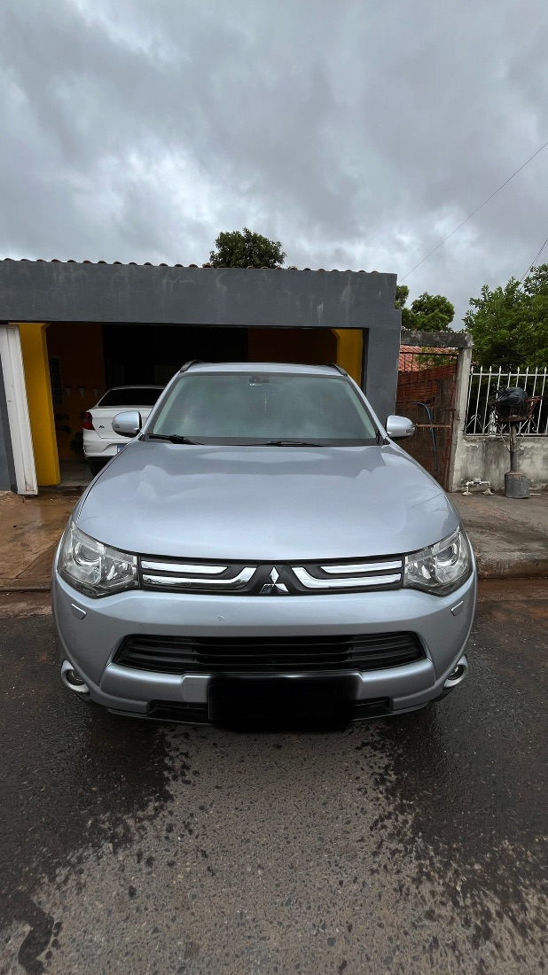 Mitsubishi Outlander GT 3.0 V6 Automático 2014/2014 — foto 2 de 3