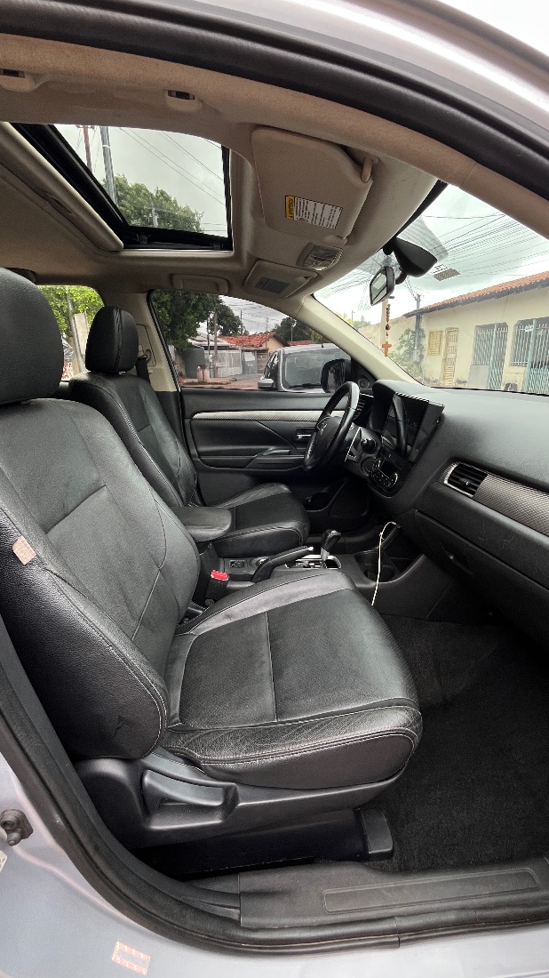 Mitsubishi Outlander GT 3.0 V6 Automático 2014/2014 — foto 3 de 3
