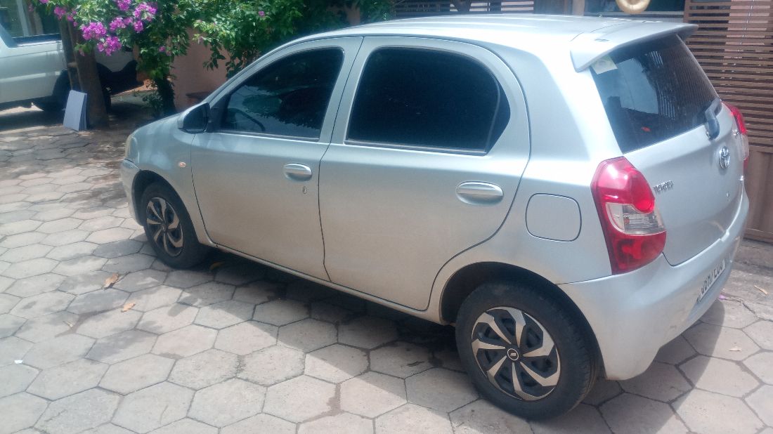 Toyota Etios Hatch 1.3 Mecânico Flex 2014/2014 — foto 3 de 4