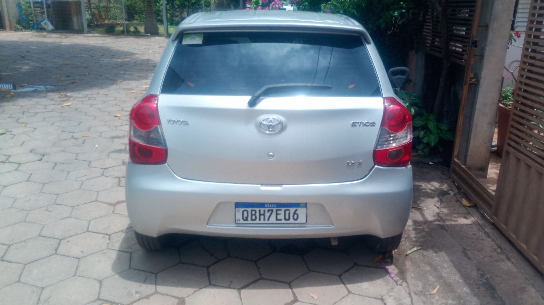 Toyota Etios Hatch 1.3 Mecânico Flex 2014/2014 — foto 4 de 4