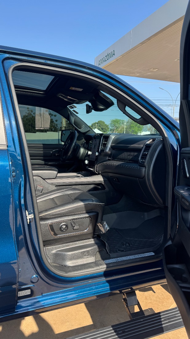 RAM Ram 1500 Limited Night Edition 5.7 4x4 Automático 2023/2024 — foto 8 de 15