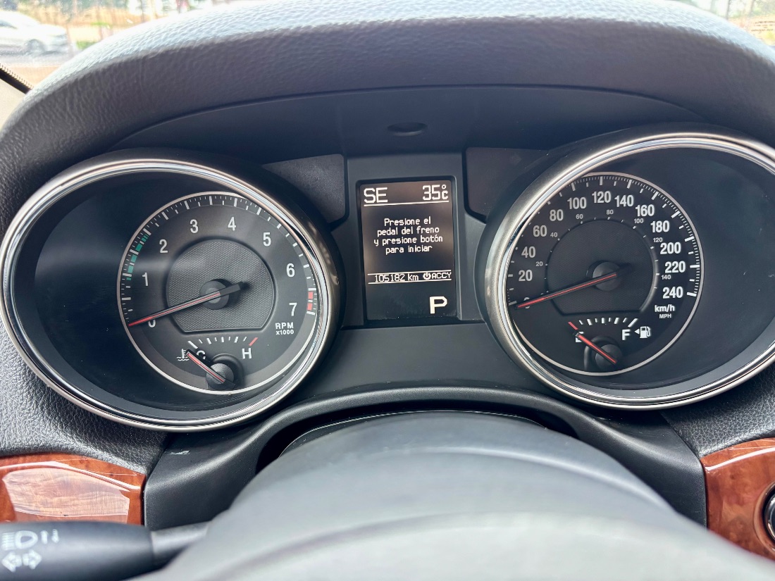 Jeep Grand Cherokee Limited 3.6 4x4 V6 Automático 2012/2012 — foto 13 de 15