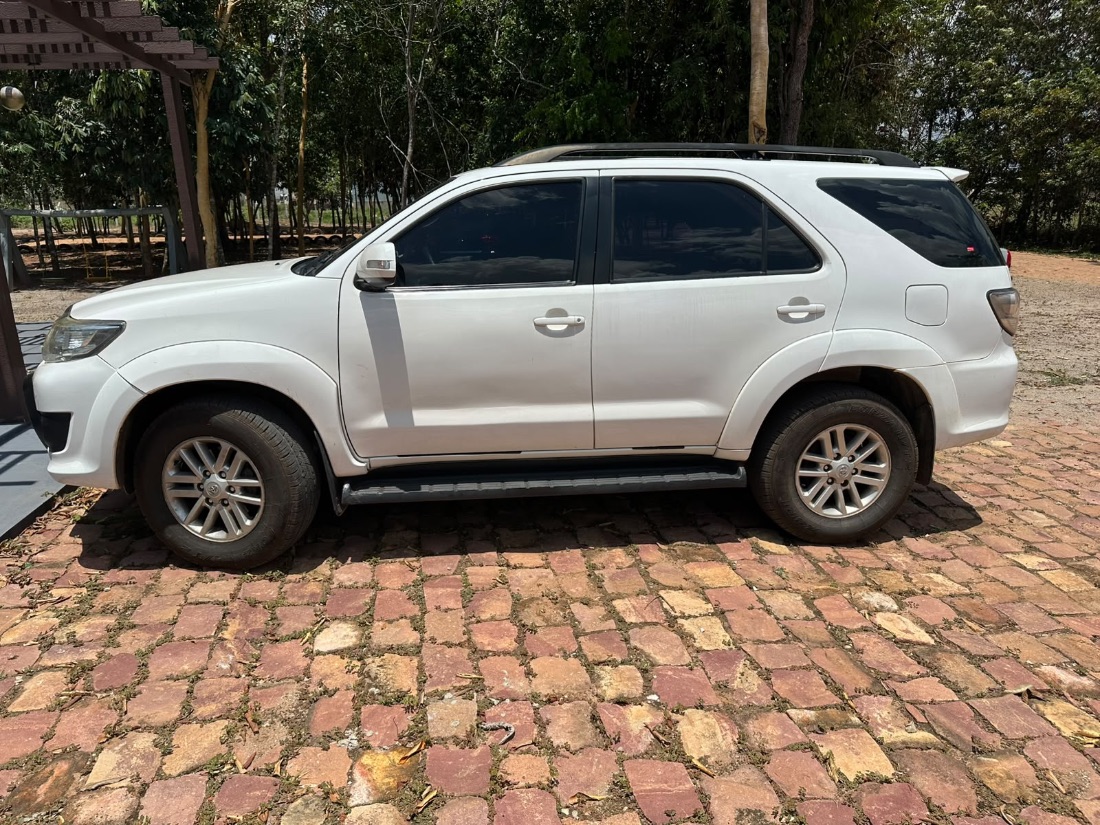 Toyota SW4 FLEX 2.7 7 LUGARES 2015/2015 — foto 2 de 13