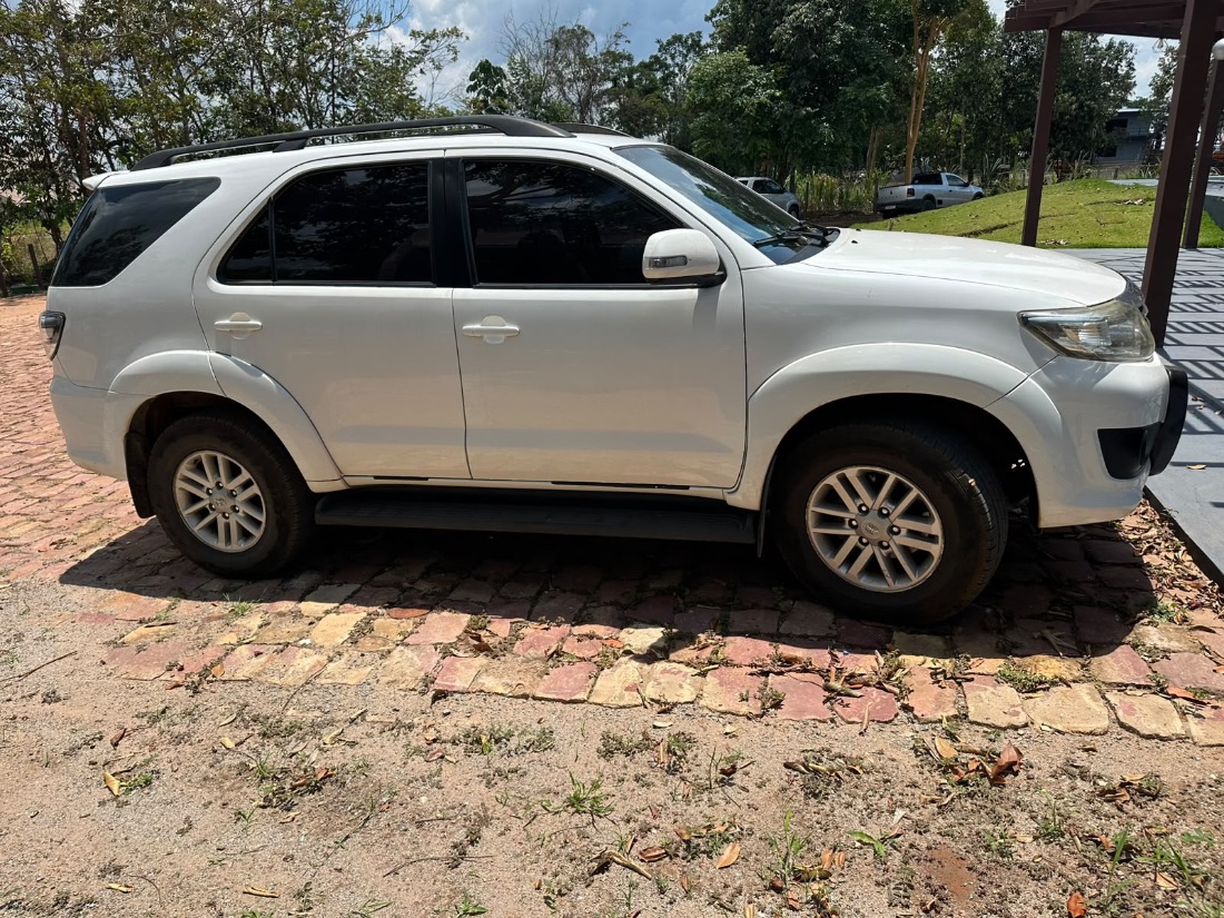 Toyota SW4 FLEX 2.7 7 LUGARES 2015/2015 — foto 3 de 13