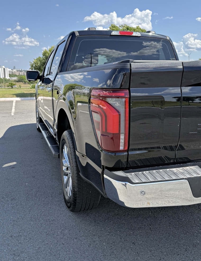 Ford F-150 Lariat 4x4 5.0 V8 2024/2024 — foto 3 de 15