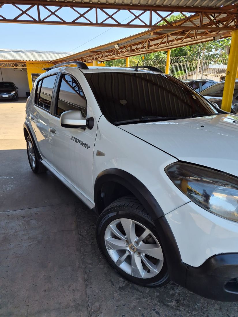 Renault Sandero Stepway 1.6 5P Hi-Power 2013/2013 — foto 2 de 11