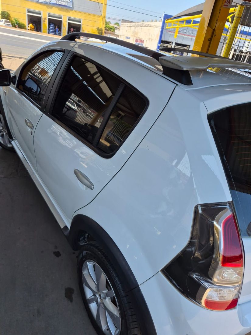 Renault Sandero Stepway 1.6 5P Hi-Power 2013/2013 — foto 4 de 11