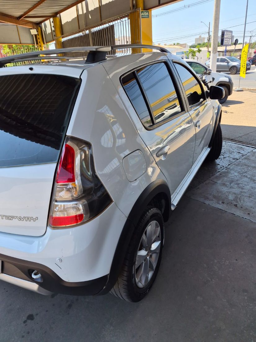 Renault Sandero Stepway 1.6 5P Hi-Power 2013/2013 — foto 5 de 11