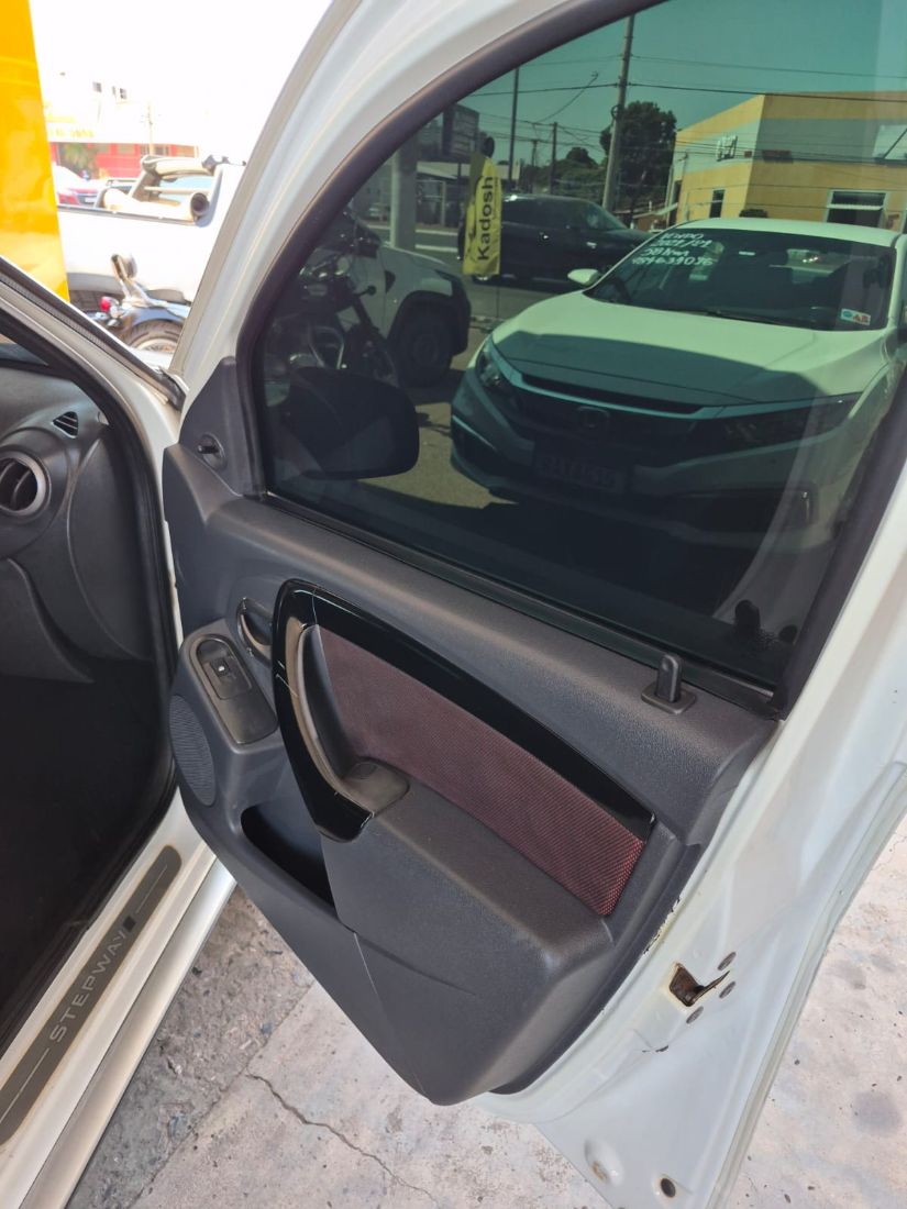 Renault Sandero Stepway 1.6 5P Hi-Power 2013/2013 — foto 8 de 11