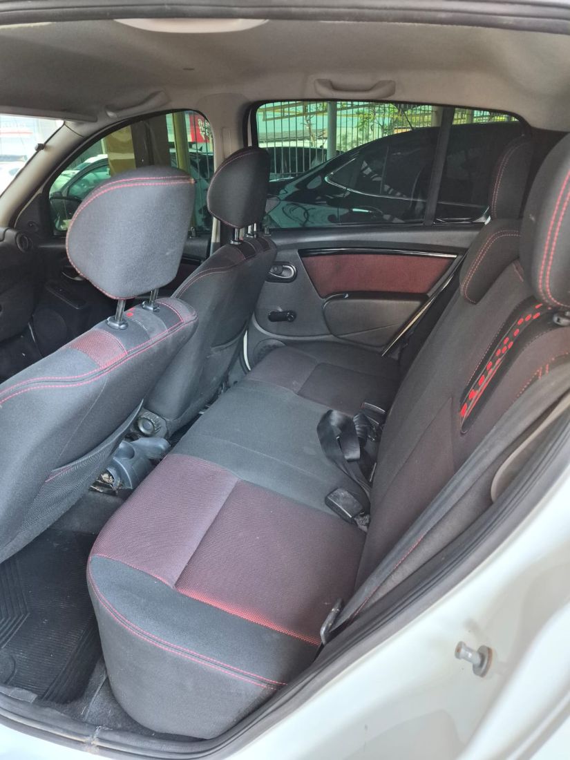 Renault Sandero Stepway 1.6 5P Hi-Power 2013/2013 — foto 9 de 11