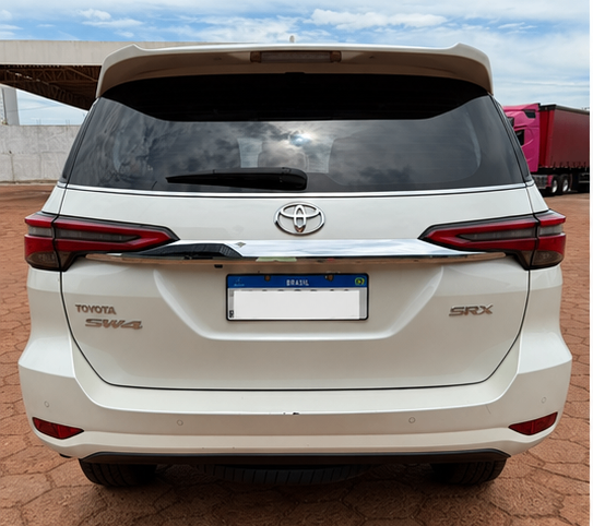 Toyota Hilux SW4 SRX 2.8 4x4 TDI Automático Diesel 2021/2021 — foto 5 de 9