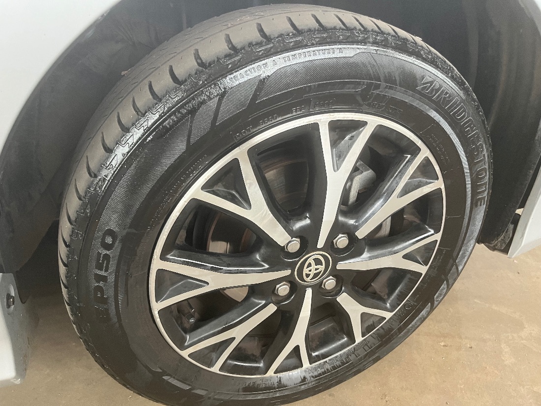 Toyota Etios Hatch Platinum 1.5 Automático Flex 2018/2018 — foto 12 de 13