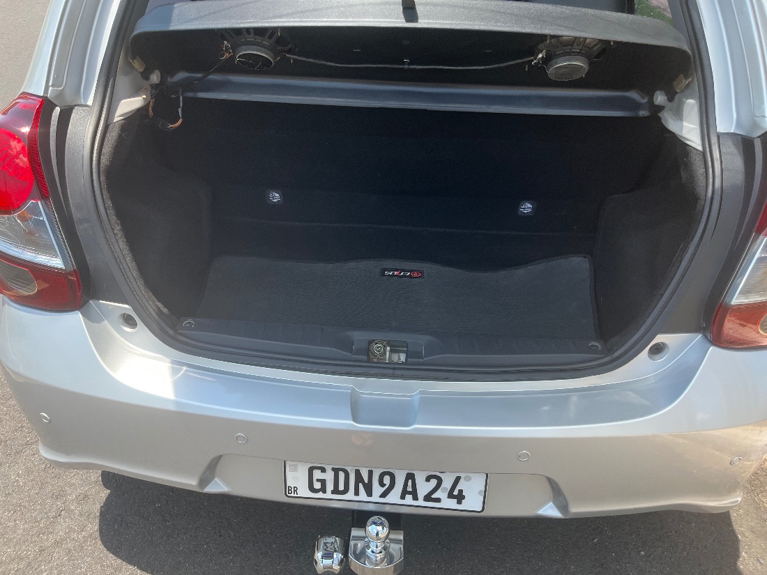 Toyota Etios Hatch Platinum 1.5 Automático Flex 2018/2018 — foto 5 de 13