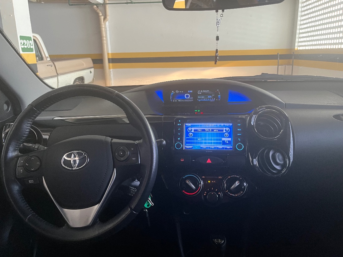 Toyota Etios Hatch Platinum 1.5 Automático Flex 2018/2018 — foto 8 de 13