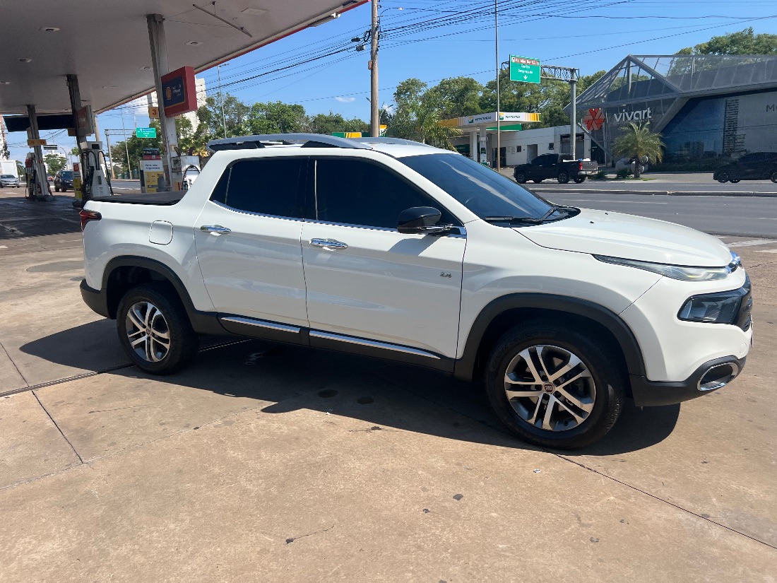 Fiat Toro Volcano 2.4 Automático Flex 2019/2019 — foto 9 de 13