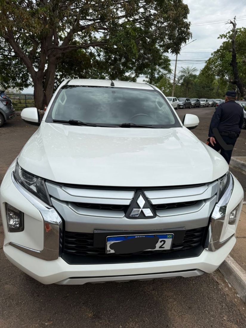 Mitsubishi L200 Triton Sport GLS CD 2.4 Automático Diesel 2021/2022 — foto 2 de 9