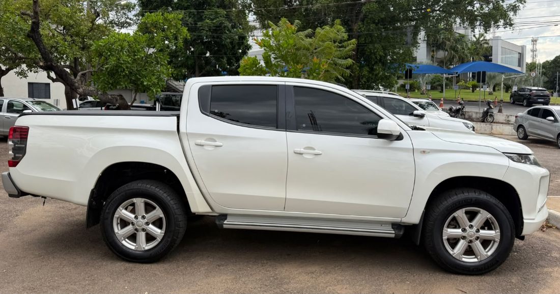 Mitsubishi L200 Triton Sport GLS CD 2.4 Automático Diesel 2021/2022 — foto 3 de 9
