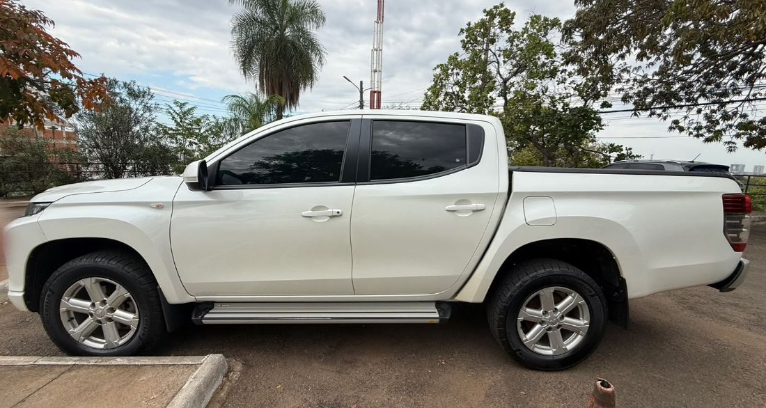 Mitsubishi L200 Triton Sport GLS CD 2.4 Automático Diesel 2021/2022 — foto 6 de 9
