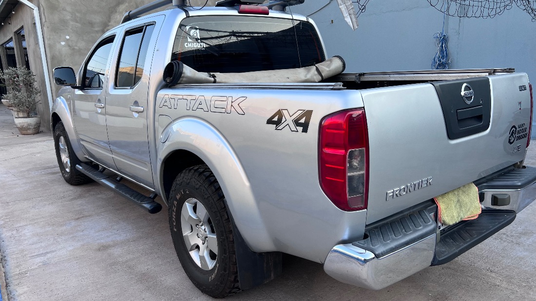 Nissan Frontier LE CD 2.5 4x4 Turbo Mecânico Diesel 2011/2011 — foto 3 de 15