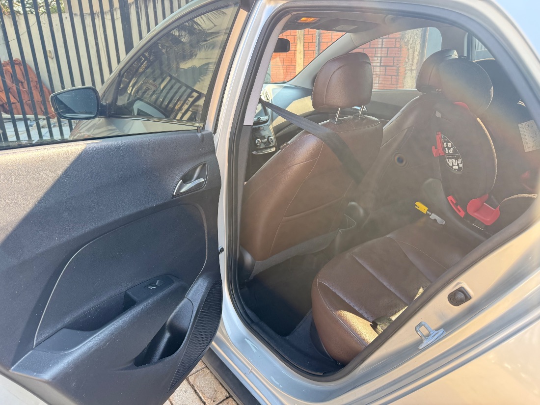 Hyundai HB20X Hatch Premium 1.6 Automático Flex 2016/2016 — foto 2 de 15