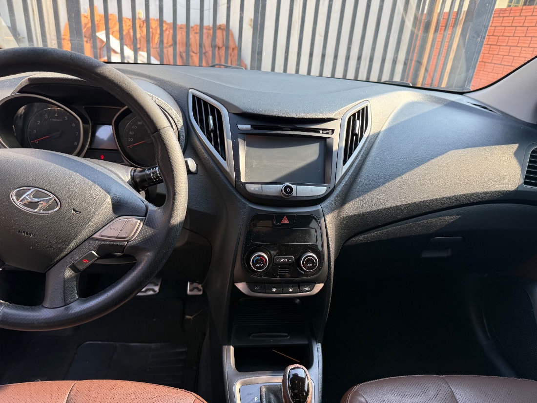 Hyundai HB20X Hatch Premium 1.6 Automático Flex 2016/2016 — foto 8 de 15