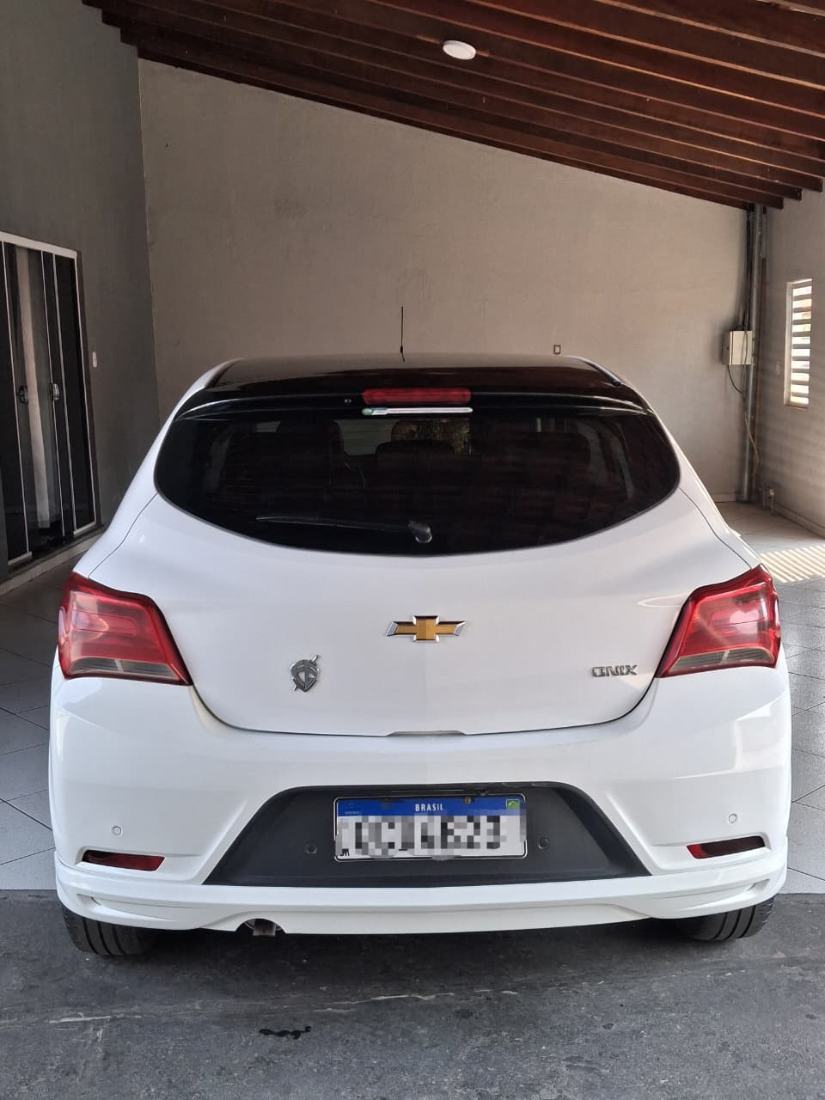 CHEVROLET/GM Onix Hatch Effect 1.4 Mecânico Flex 2019/2019 — foto 4 de 9