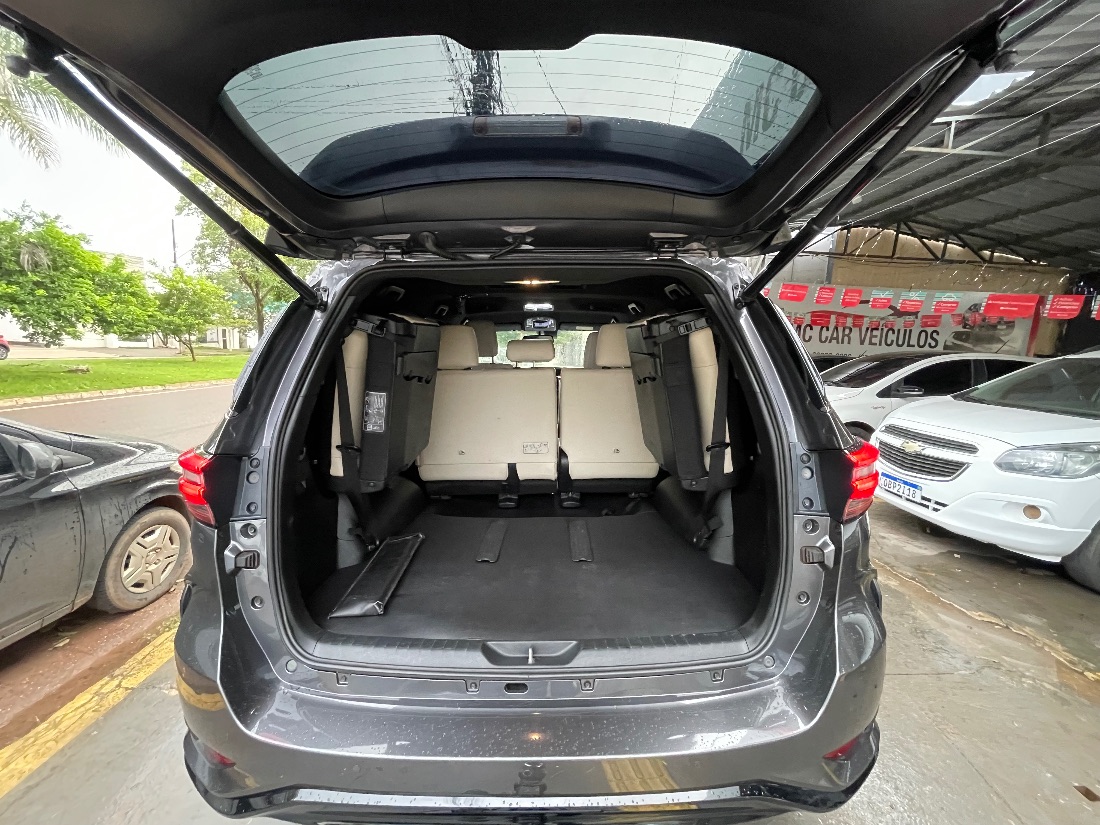 Toyota Hilux SW4 Diamond 2.8 4x4 Turbo Automático Diesel 2022/2022 — foto 14 de 15