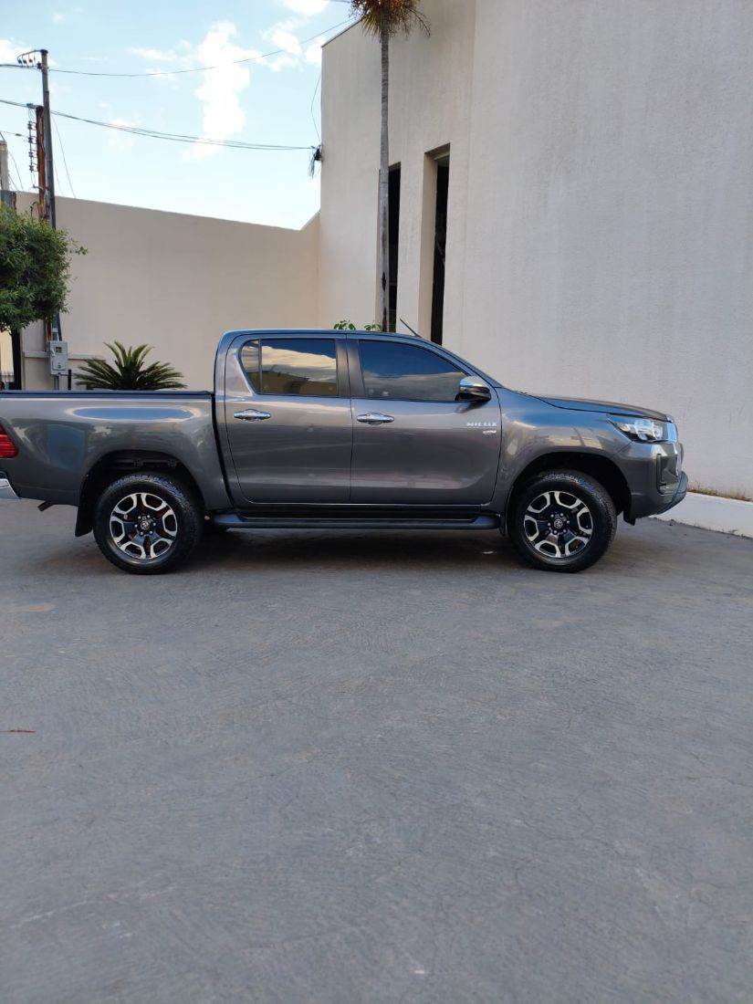 Toyota Hilux SRV CD 2.7 4X2 Automático Flex 2021/2021 — foto 2 de 7