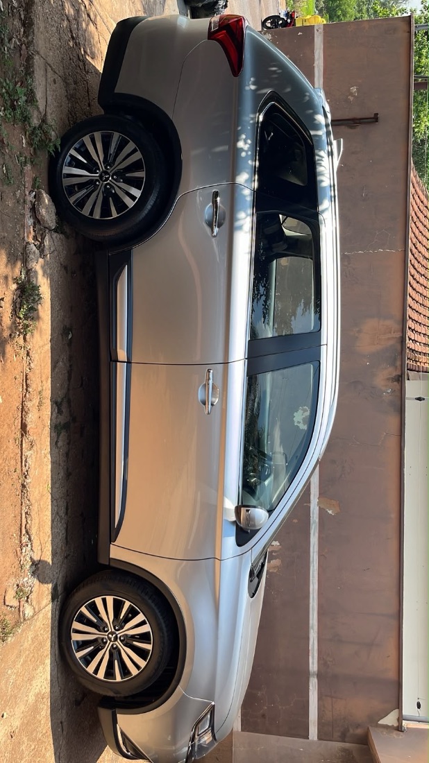 Mitsubishi Outlander HPE-S 2.2 4x4 Automático Diesel 2020/2021 — foto 3 de 10