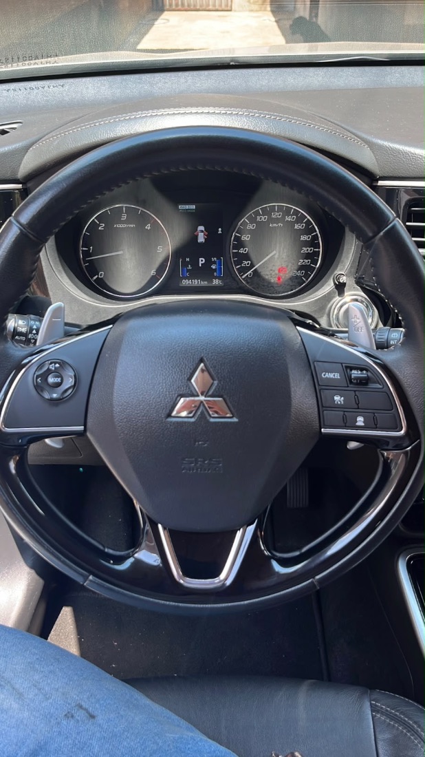 Mitsubishi Outlander HPE-S 2.2 4x4 Automático Diesel 2020/2021 — foto 5 de 10