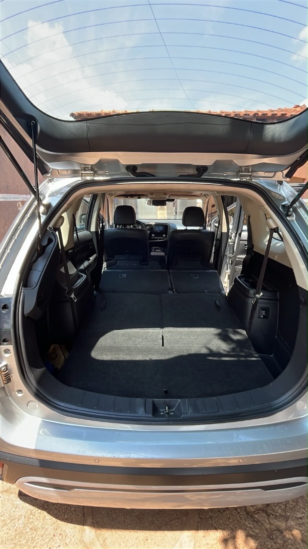 Mitsubishi Outlander HPE-S 2.2 4x4 Automático Diesel 2020/2021 — foto 6 de 10