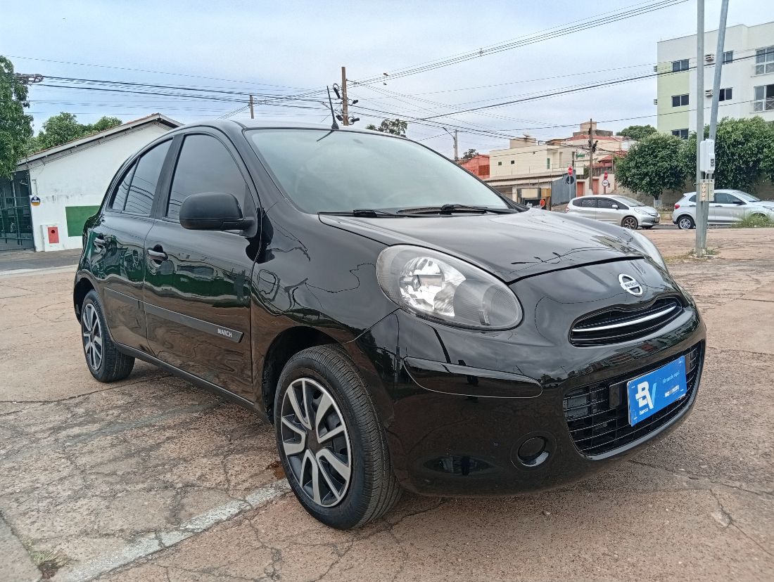 Nissan March S 1.6 5P Flex Fuel 2011/2012 — foto 2 de 15